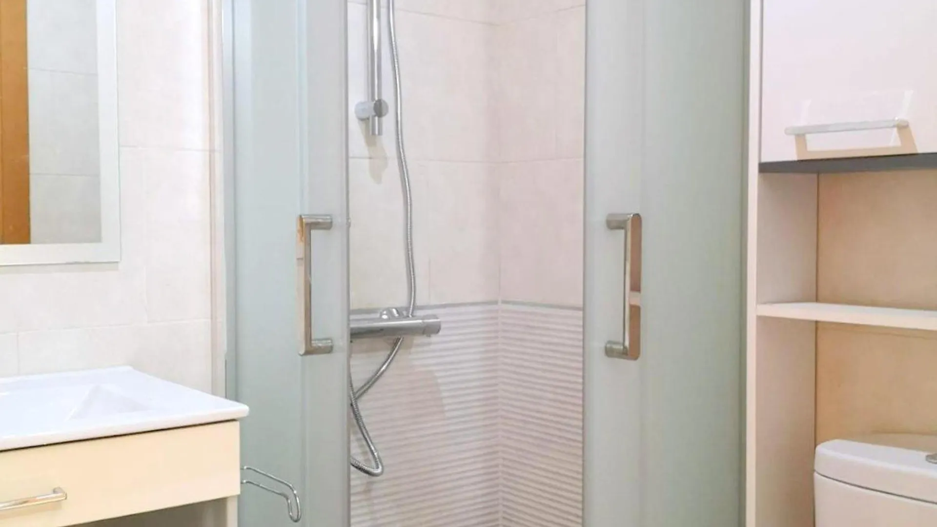 Apartamento Acogedor Con Piscina Y Jardin Privados En Figueres - Es-228-115 Figueres (Girona)