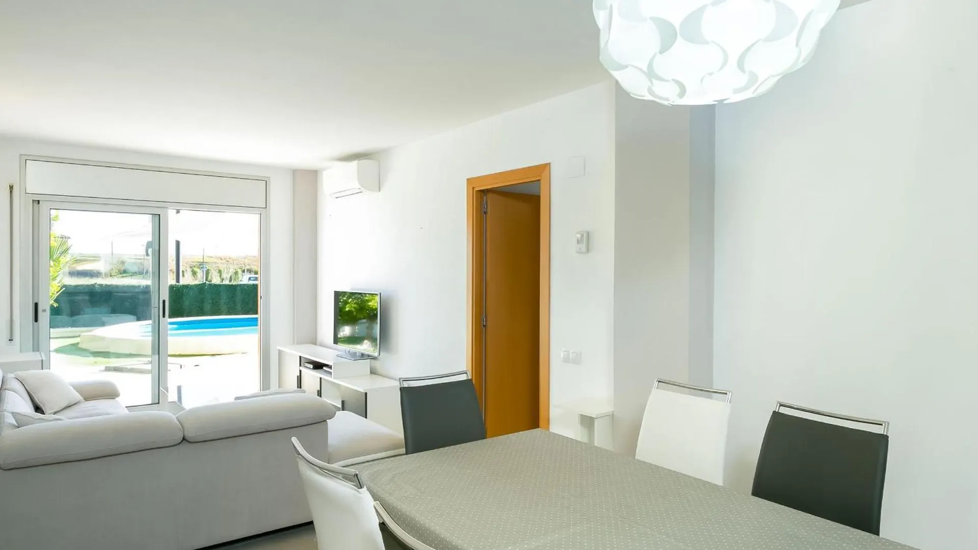 Apartamento Acogedor Con Piscina Y Jardin Privados En Figueres - Es-228-115
